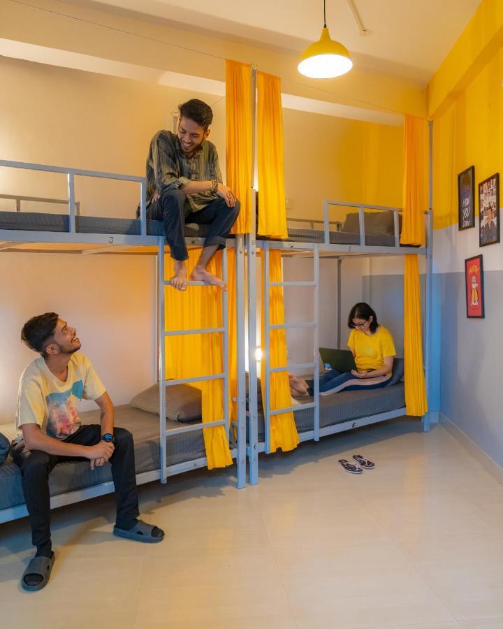 Whoopers Hostel Bir Exterior photo